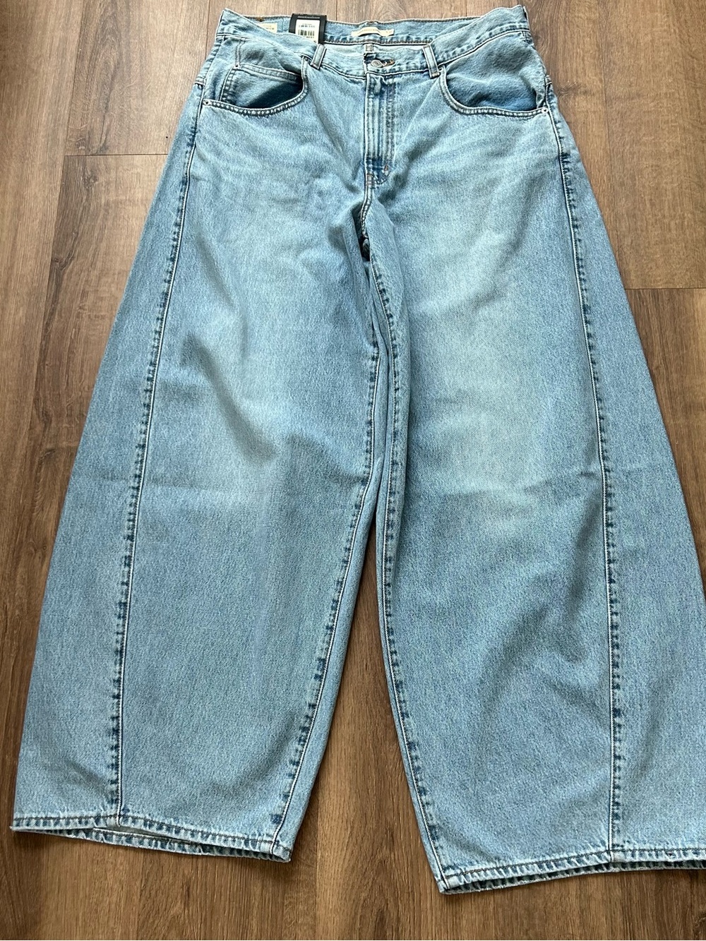 Levi’s Premium Super Baggy Barrel Jeans Table Talk Medium Wash 31x32 NWT